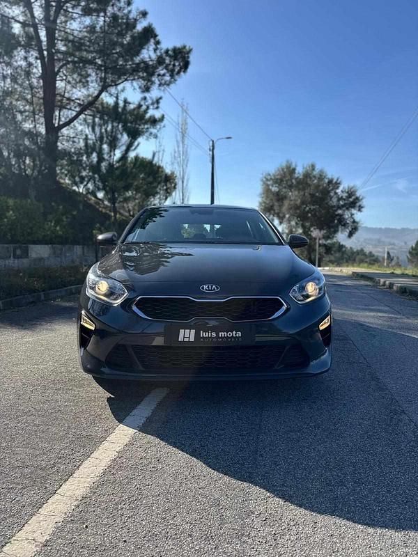 Usado Kia Ceed Sport 120 HP (88 kW) 2021 Cinza Citadino