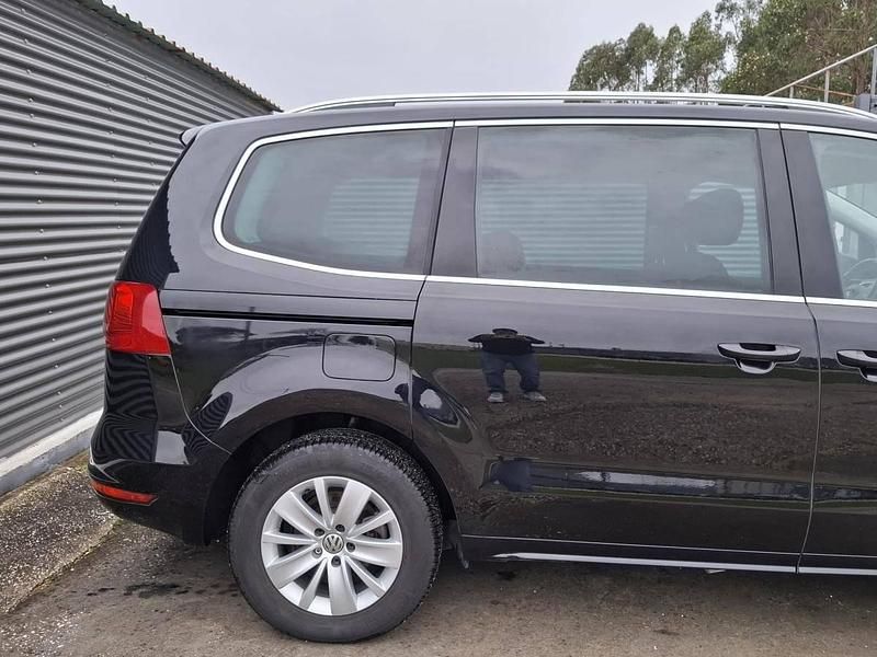 Usado VW Sharan 140 HP (102 kW) 2014 Preto Monovolume