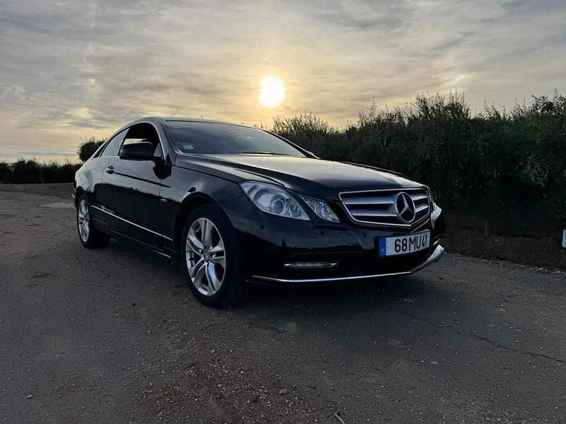 Preto Usado 2012 Mercedes E250 Coupé | € 18.900 (Preço justo) - Imagem 1/4