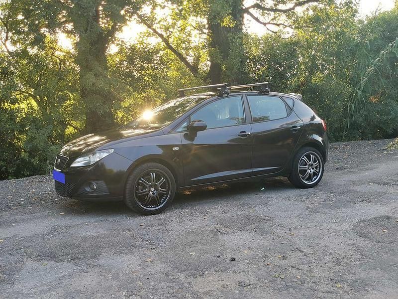 Preto Usado 2011 Seat Ibiza Style Sedan | € 7.250 - Imagem 1/4