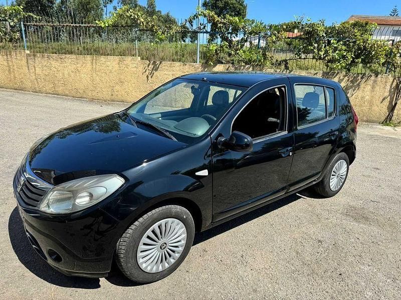 Usado 2013 Dacia Sandero Sedan | € 4.500 - Imagem 1/4