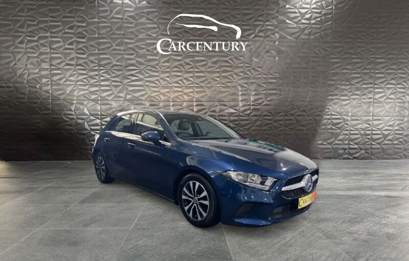 Azul Usado 2020 Mercedes A180 Style Sedan | € 26.950 (Preço justo) - Imagem 1/4