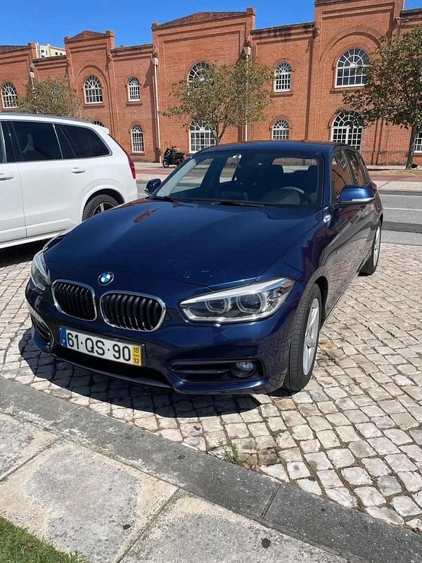 Azul Usado 2015 BMW 116 Citadino | € 12.900 (Preço justo) - Imagem 1/4