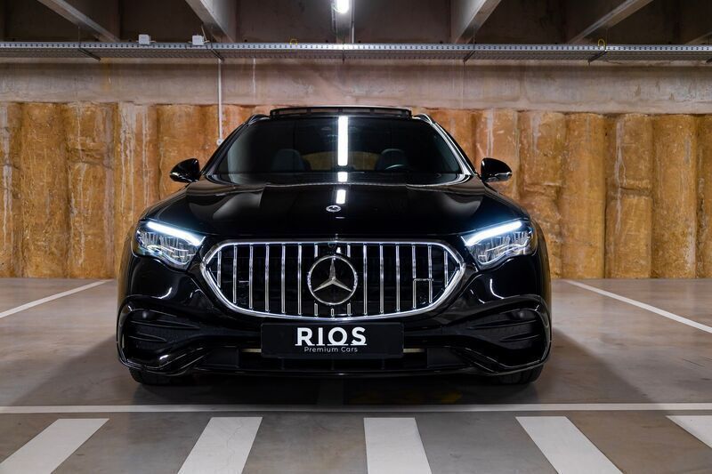 Preto Usado 2023 Mercedes E300 AMG line Sedan | € 61.500 (Caro) - Imagem 1/4