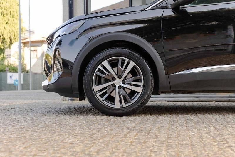 Usado Peugeot 5008 130 HP (95 kW) 2021 Preto Monovolume