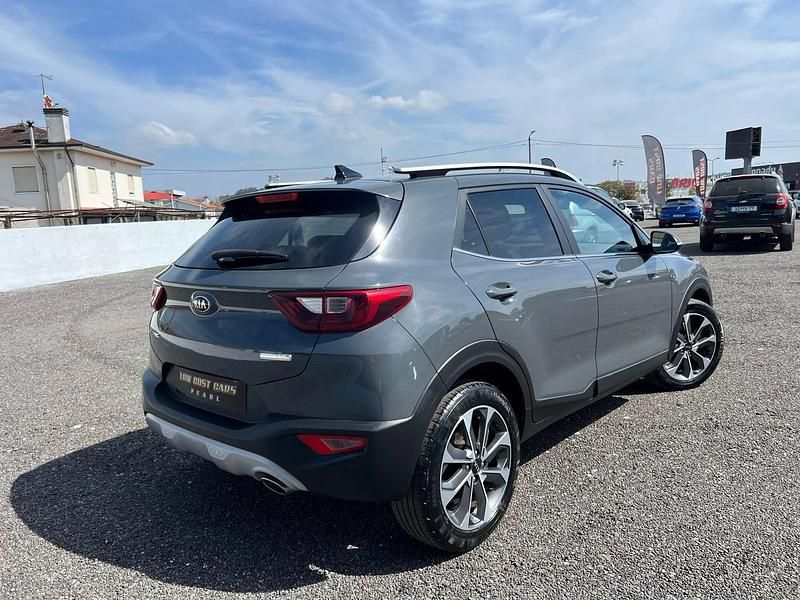 Usado Kia Stonic Platinum 120 HP (88 kW) 2021 Cinza SUV