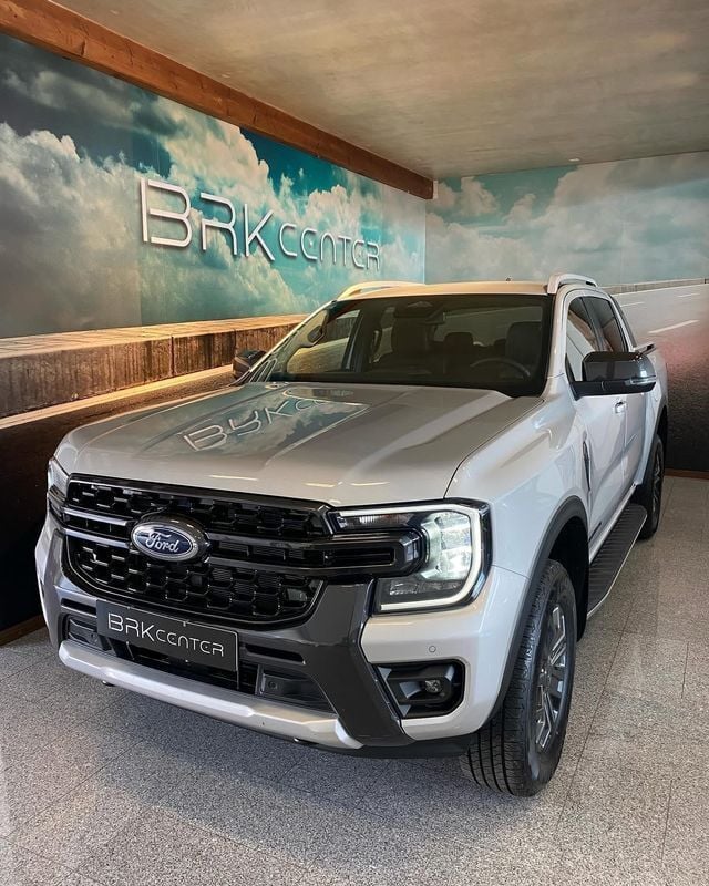 Cinzento Usado 2024 Ford Ranger Pickup | € 58.900 - Imagem 1/4