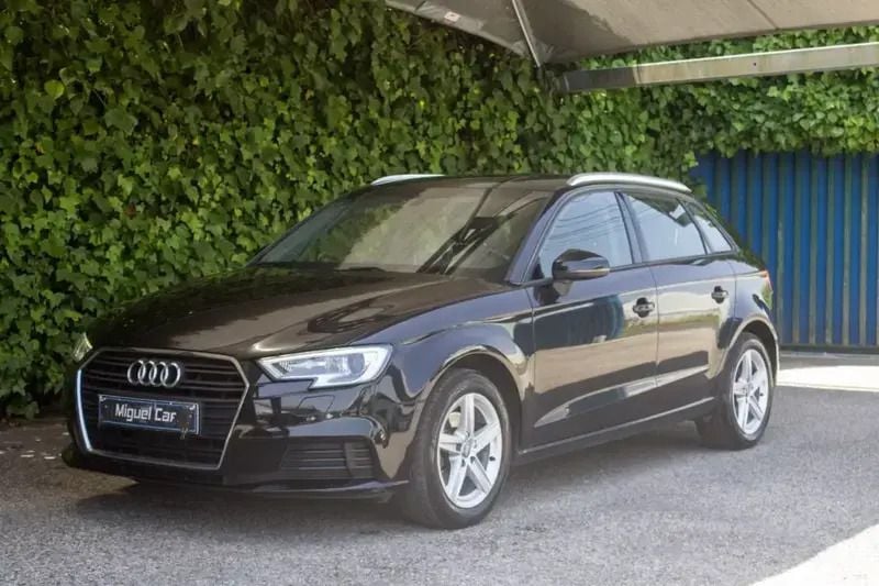Usado Audi A3 116 HP (85 kW) 2019 Preto
