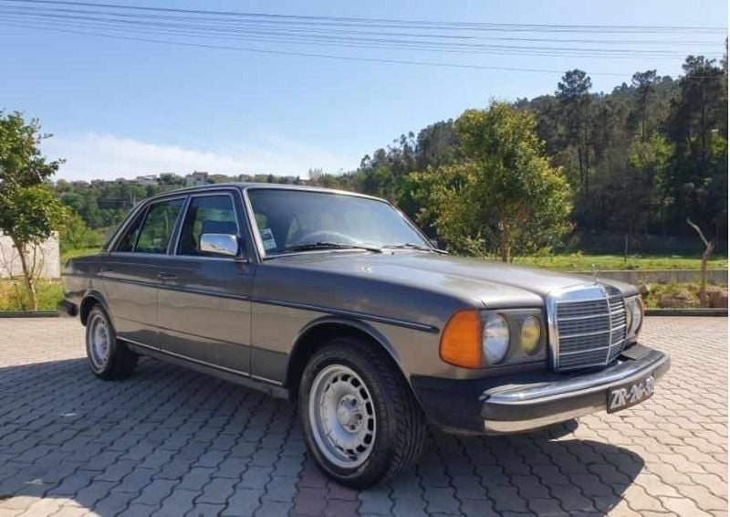 Usado Mercedes E300 125 HP (91 kW) 1986 Cinzento Sedan