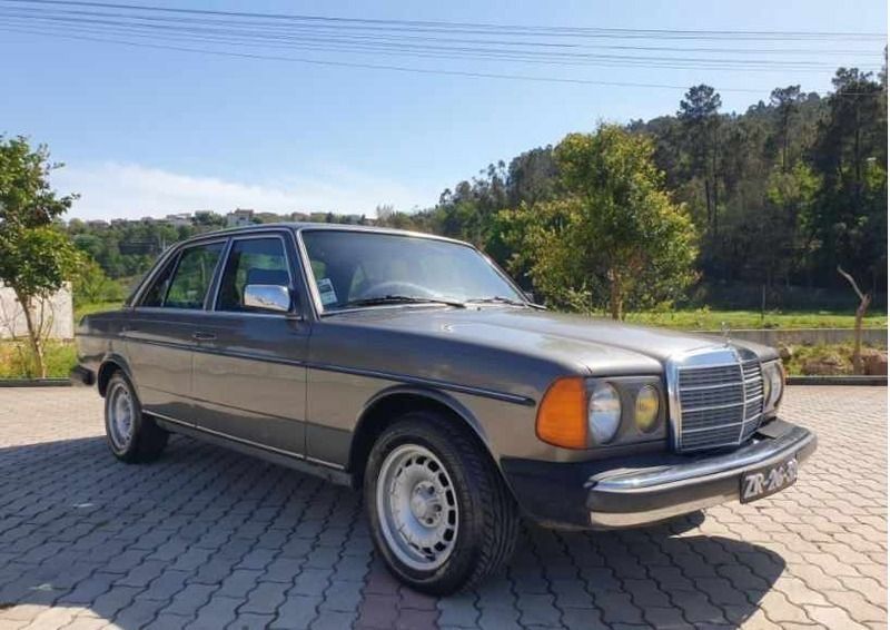 Cinzento Usado 1986 Mercedes E300 Sedan | € 9.500 - Imagem 1/4