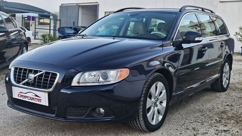 Azul Usado 2009 Volvo V70 Summum Carrinha | € 12.750 - Imagem 1/4