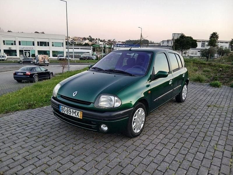 Usado Renault Clio II 75 HP (55 kW) 1999 Sedan