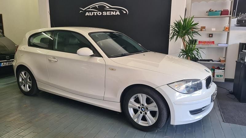 Branco Usado 2008 BMW 120 Citadino | € 10.900 (Preço justo) - Imagem 1/4