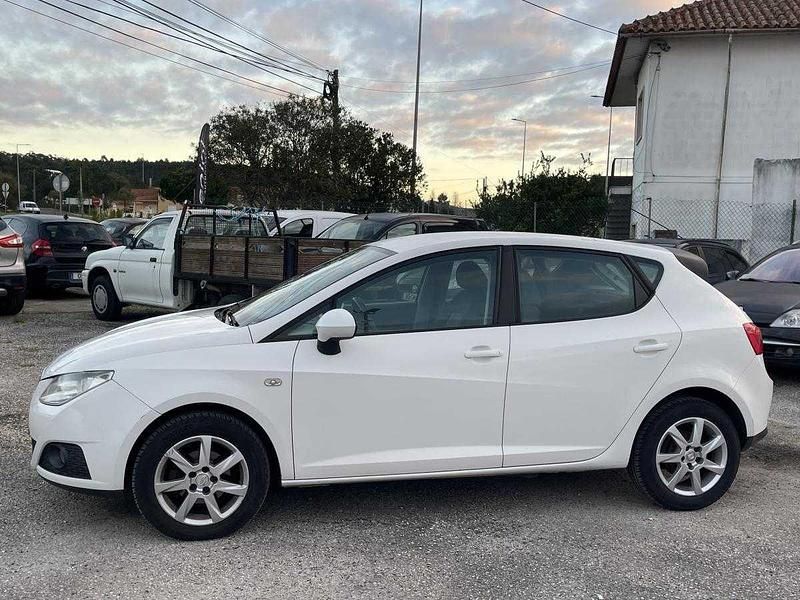 Usado Seat Ibiza 4You 75 HP (55 kW) 2010 Branco Sedan