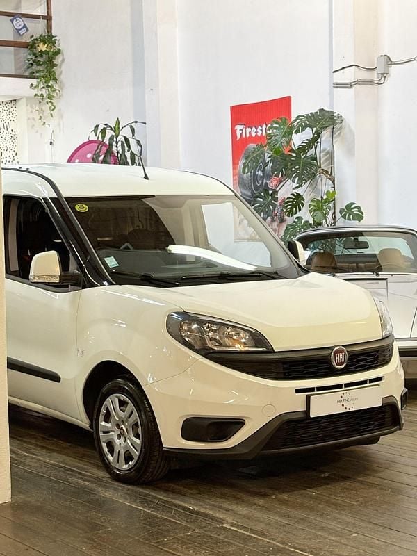 Usado Fiat Doblò 105 HP (77 kW) 2021 Branco Monovolume