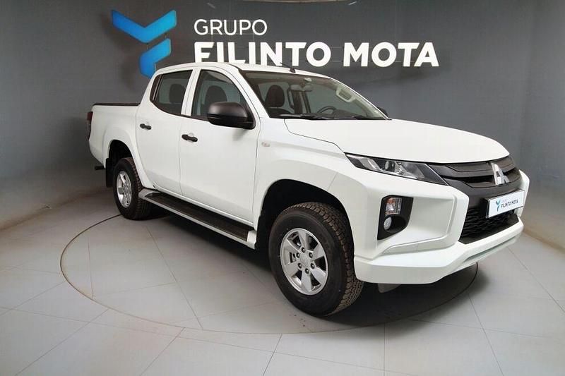 Usado Mitsubishi Colt Invite 150 HP (110 kW) 2023 Branco Citadino