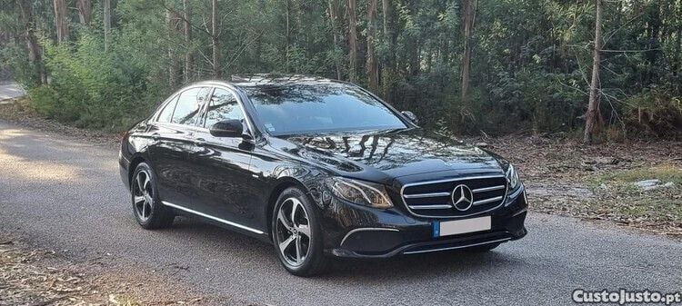 Preto Usado 2019 Mercedes E220 Style | € 35.000 - Imagem 1/1