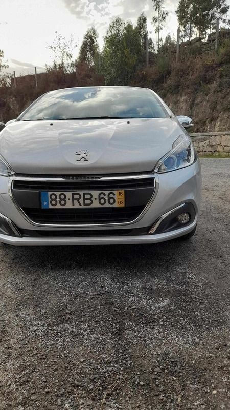 Cinzento Usado 2016 Peugeot 208 Citadino | € 9.000 (Bom preço) - Imagem 1/4