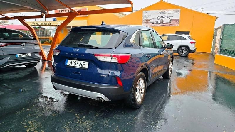 Usado Ford Kuga 225 HP (165 kW) 2021 Azul SUV
