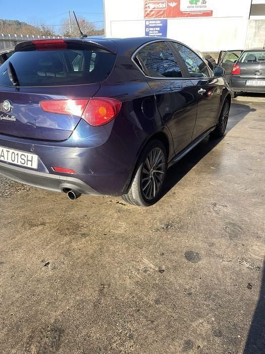 Usado Alfa Romeo Giulietta 140 HP (102 kW) 2011 Citadino