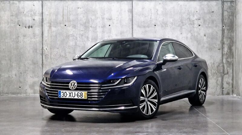 Azul Usado 2019 VW Arteon Elegance Sedan | € 32.500 - Imagem 1/4