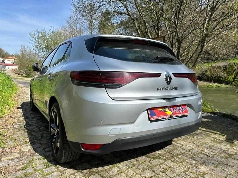Usado Renault Mégane IV LIMITED 115 HP (84 kW) 2021 Cinzento (metalizado) Citadino