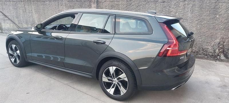 Usado 2020 Volvo V60 CC Carrinha | € 36.000 - Imagem 1/4
