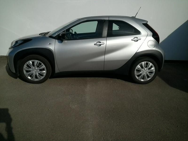 Cinza atomic metalizado Usado 2023 Toyota Aygo Play Citadino | € 16.750 (Preço justo) - Imagem 1/4