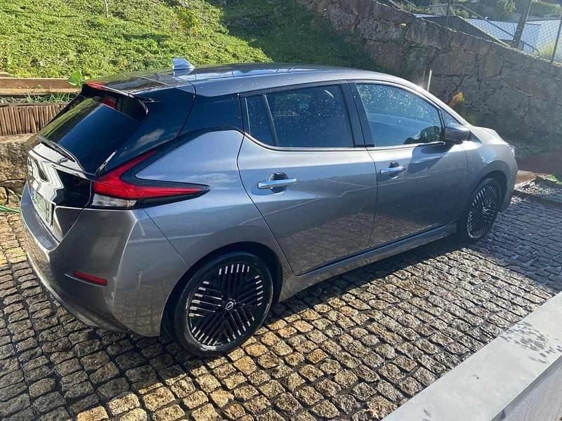 Usado Nissan Leaf 110 kW (150 HP) 2022 Cinzento Citadino