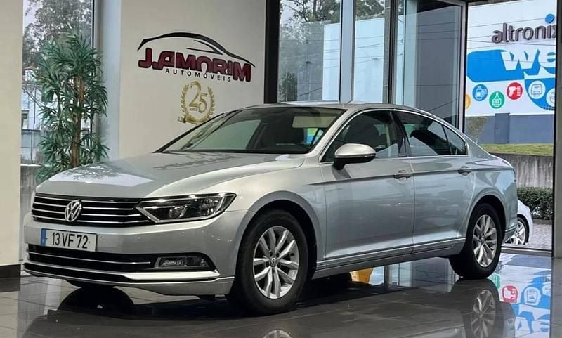 Usado VW Passat 150 HP (110 kW) 2018 Cinza prata Sedan