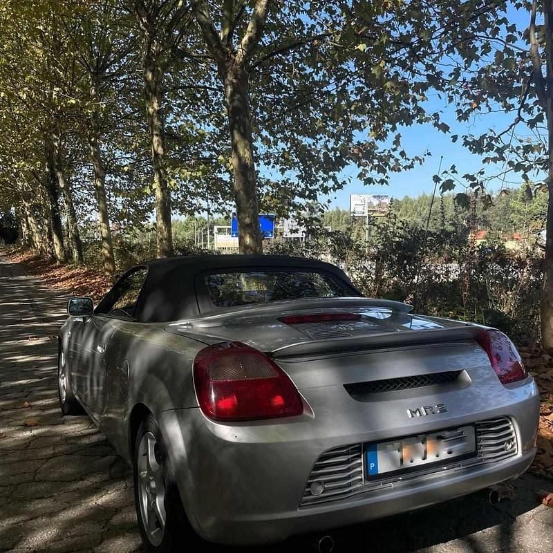 Usado Toyota MR2 141 HP (103 kW) 2000 Cinzento Cabrios