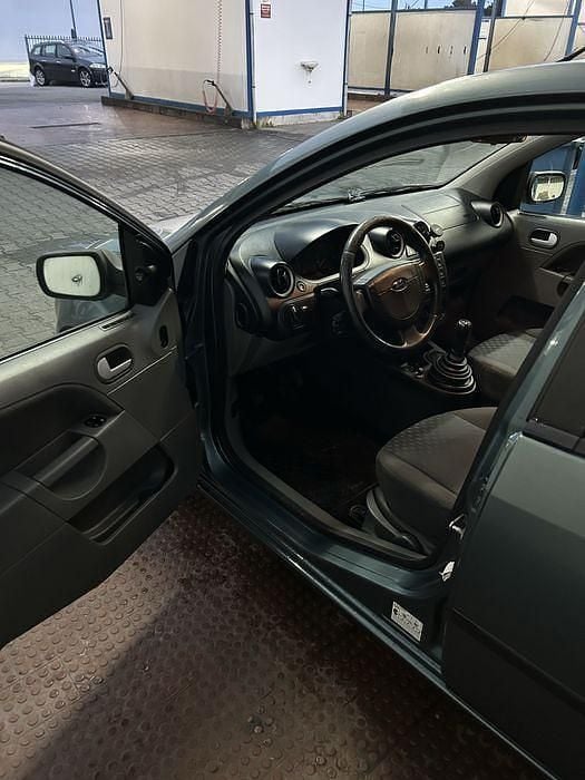 Usado 2003 Ford Fiesta Sedan | € 2.100 (Preço justo) - Imagem 1/4