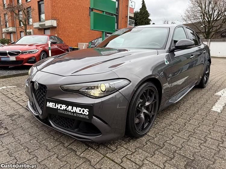 Cinza Usado 2021 Alfa Romeo Giulia Quadrifoglio Sedan | € 63.990 - Imagem 1/1