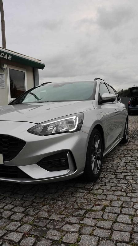 Usado Ford Focus 120 HP (88 kW) 2021 Cinzento Citadino