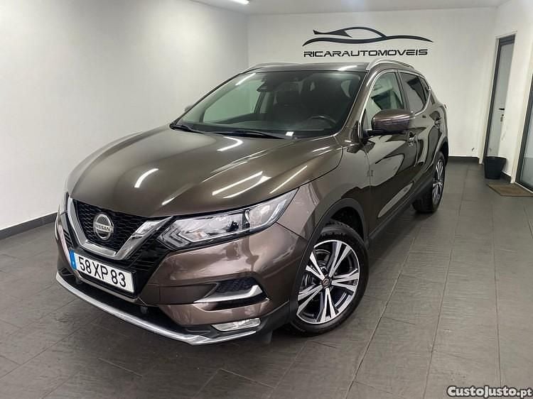 Usado Nissan Qashqai Premium Edition 140 HP (102 kW) 2019 Castanho SUV