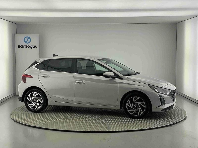 Cinza Usado 2023 Hyundai i20 Comfort | € 16.250 (Preço justo) - Imagem 1/4