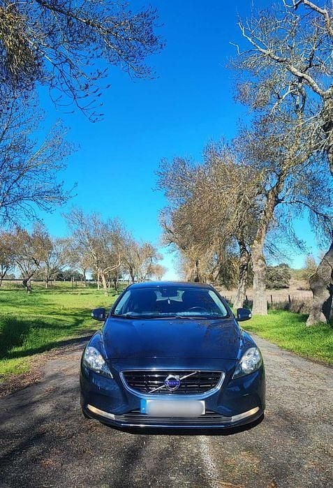 Usado Volvo V40 110 HP (80 kW) 2014 Sedan