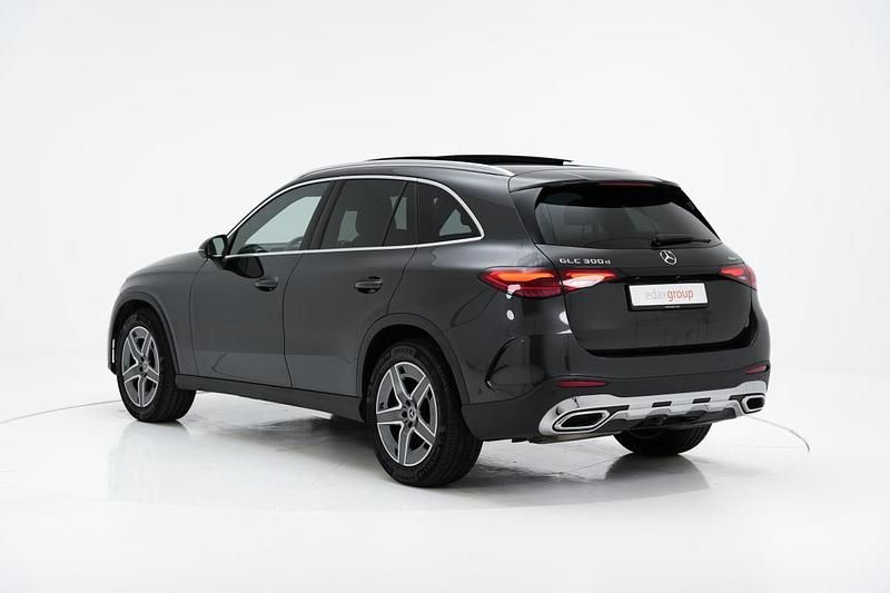 Usado Mercedes GLC300 269 HP (197 kW) 2024 Preto SUV