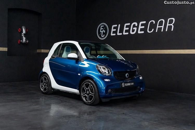 Azul Usado 2015 Smart ForTwo Coupé Passion Coupé | € 7.950 (Preço justo) - Imagem 1/1
