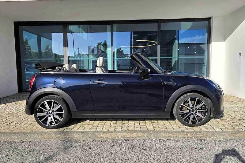 Usado Mini Cooper Cabriolet Classic 136 HP (100 kW) 2023 Preto Cabrios
