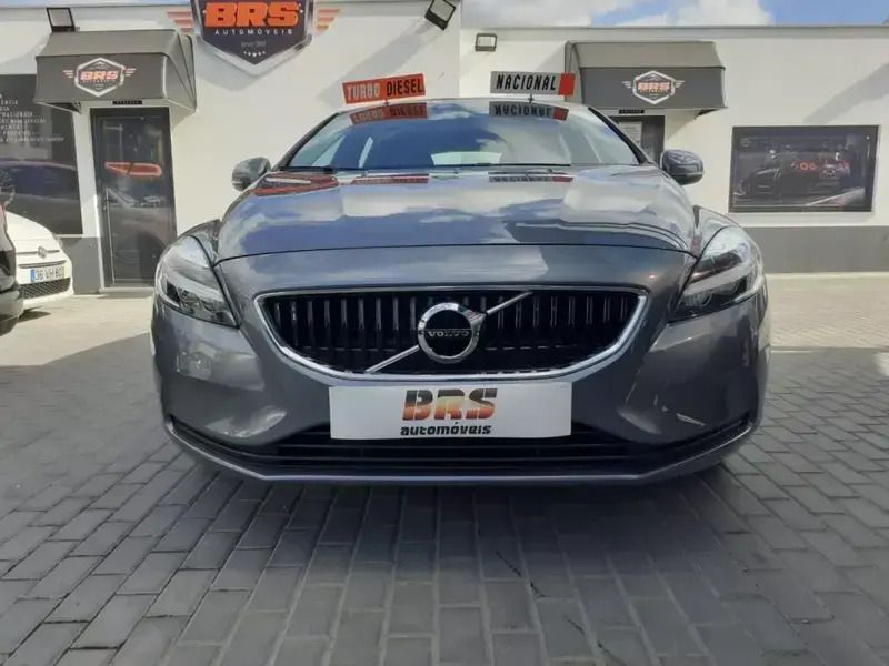 Outra Usado 2019 Volvo V40 Momentum Carrinha | € 21.450 (Preço justo) - Imagem 1/4