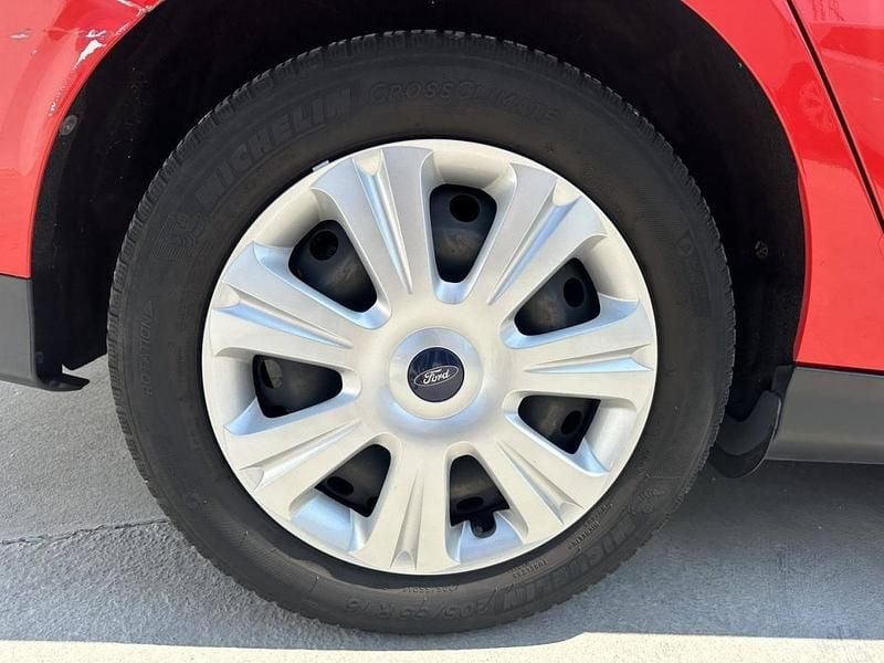 Usado Ford Focus Trend 100 HP (73 kW) 2015 Vermelho Carrinha
