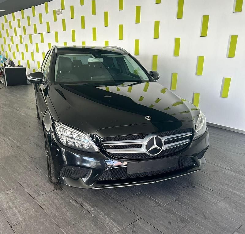 Preto Usado 2020 Mercedes C300 Avantgarde Sedan | € 27.490 (Caro) - Imagem 1/4