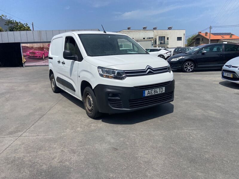 Branco Usado 2020 Citroën Berlingo Shine Monovolume | € 11.900 (Preço justo) - Imagem 1/4