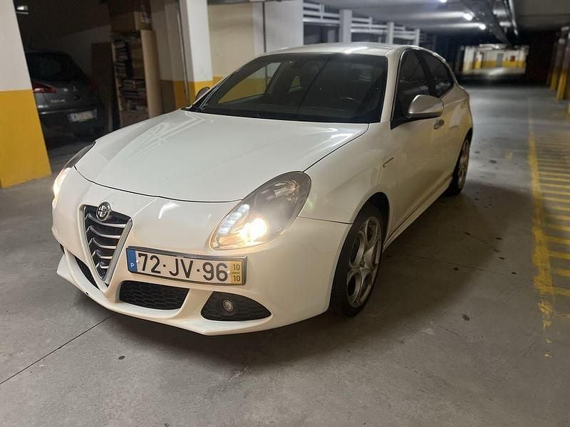 Usado 2010 Alfa Romeo Giulietta Veloce Citadino | € 4.450 (Bom preço) - Imagem 1/4