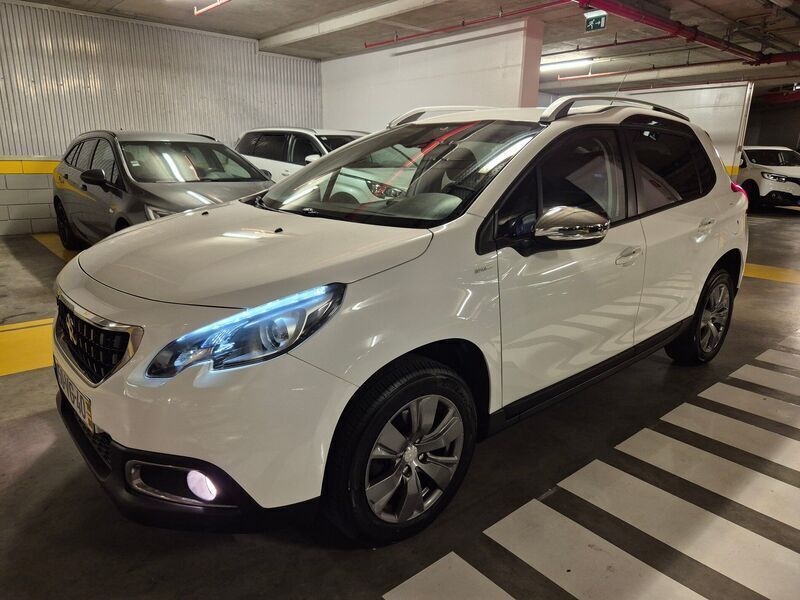 Branco Usado 2018 Peugeot 2008 Style SUV | € 12.880 (Preço justo) - Imagem 1/4