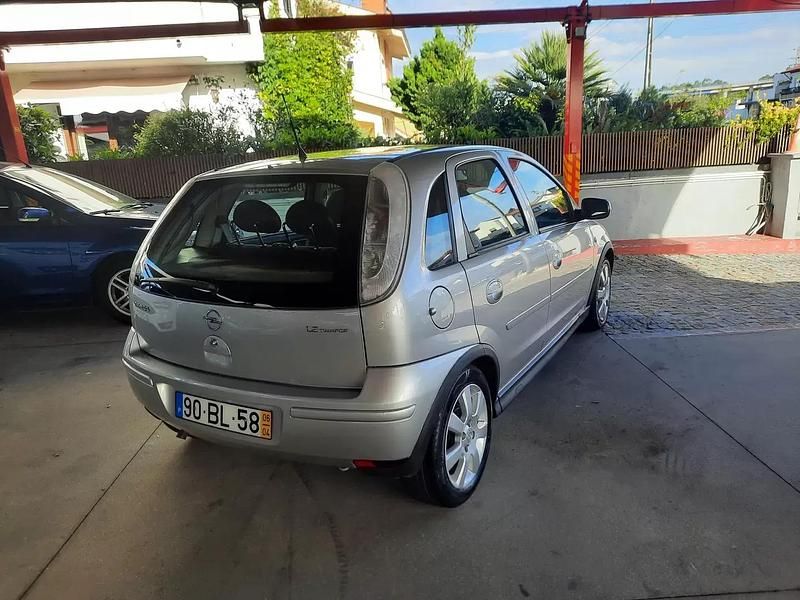Usado Opel Corsa Cosmo 80 HP (58 kW) 2006 Cinza SUV