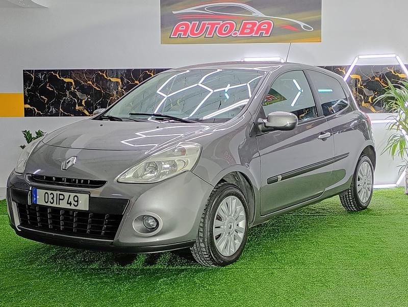 Cinza Usado 2009 Renault Clio II Dynamique | € 5.390 (Preço justo) - Imagem 1/4