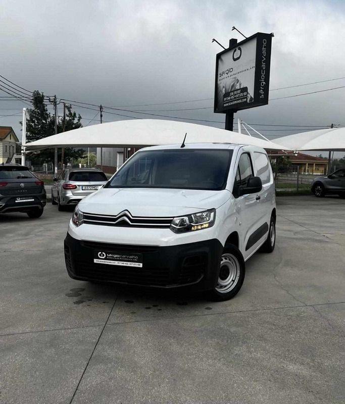 Branco Usado 2023 Citroën Berlingo Monovolume | € 23.500 (Caro) - Imagem 1/4