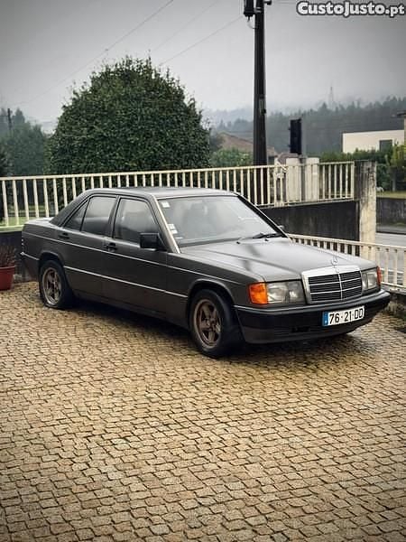 Cinza Usado 1991 Mercedes 190 Sedan | € 3.500 - Imagem 1/1